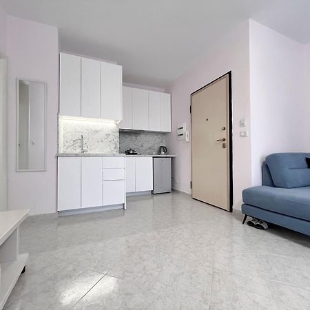 Beachfront With Hotel Facilities Vlore Exterior photo